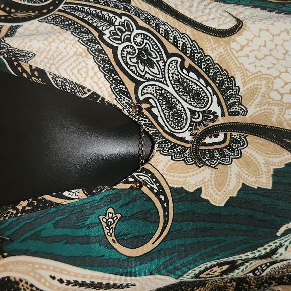 New York and Company printed top - Picture 3 of 5